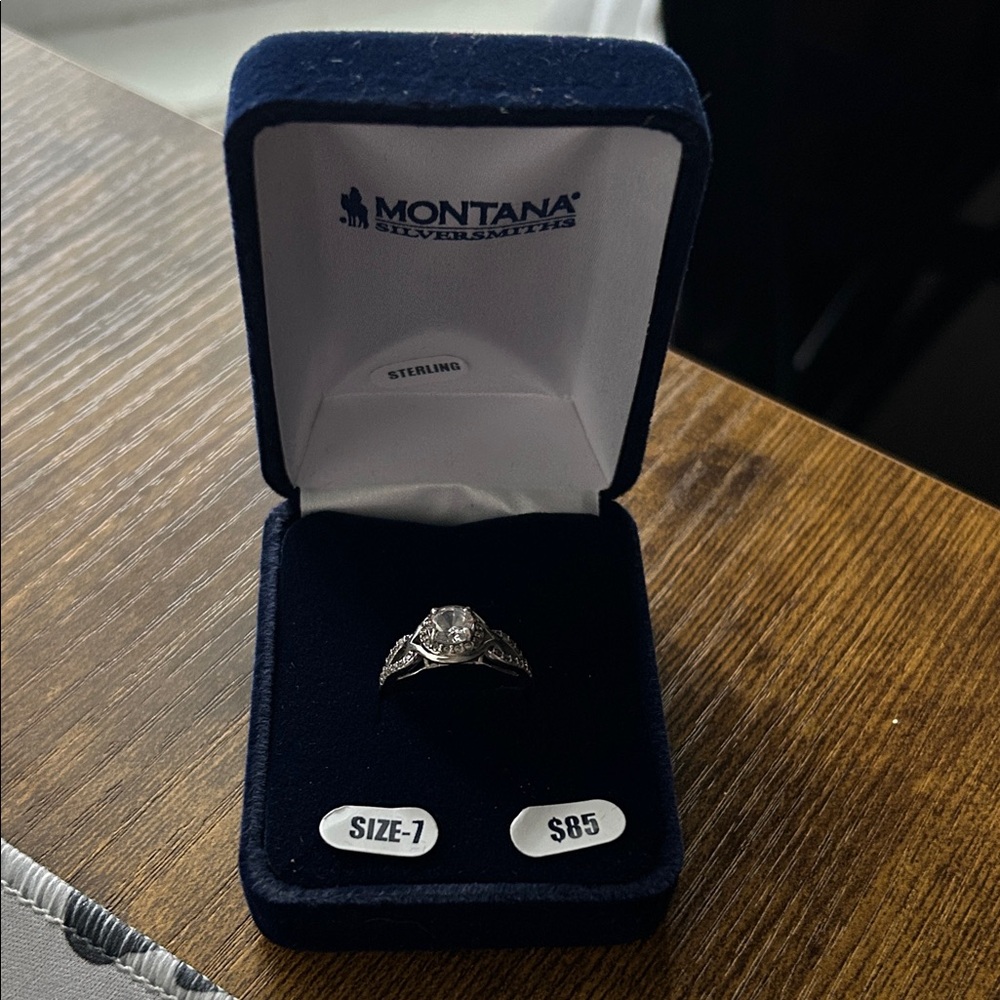 Montana Silversmiths Sterling Silver Ring CZ cluster